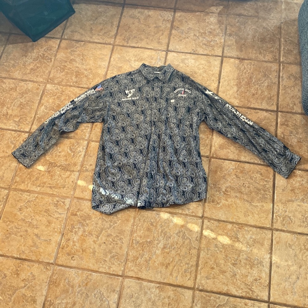 Cinch button down Large